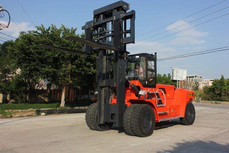 無錫設備搬運廠家:叉車在設備搬運中需要預防哪些事故的發生？